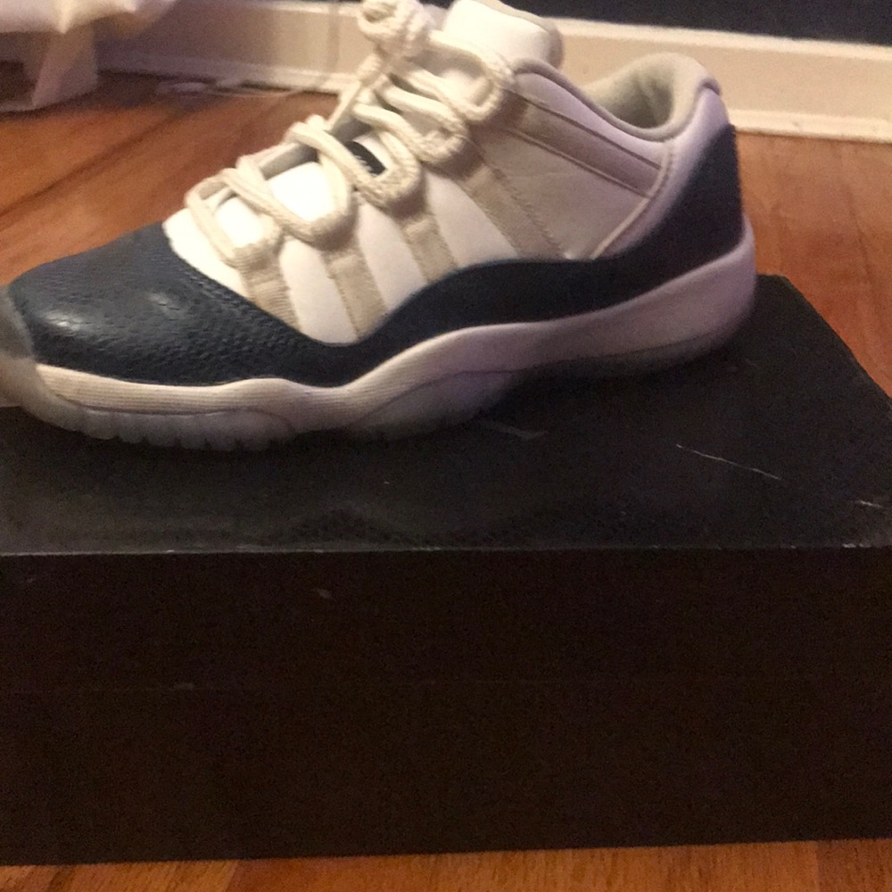 I am selling Jordan 11. Snake skin
